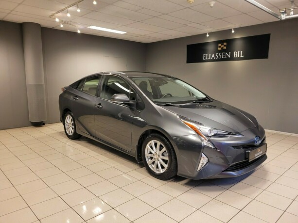 toyota-prius-elektrisitetbensin-2016-big-1