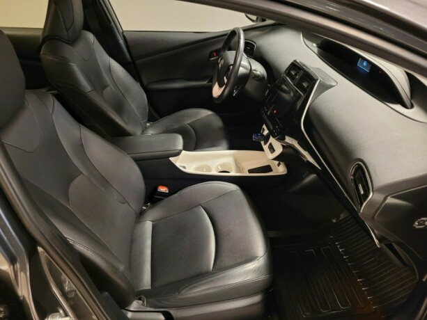 toyota-prius-elektrisitetbensin-2016-big-16