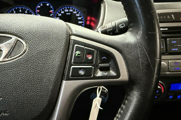 hyundai-i20-bensin-2013-big-20