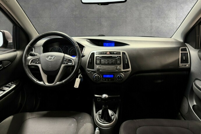 hyundai-i20-bensin-2013-big-17