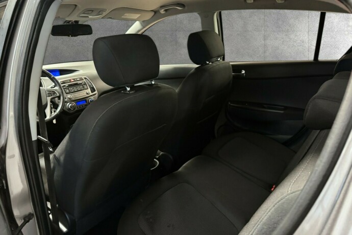 hyundai-i20-bensin-2013-big-9