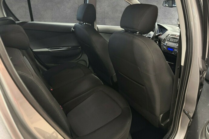 hyundai-i20-bensin-2013-big-11