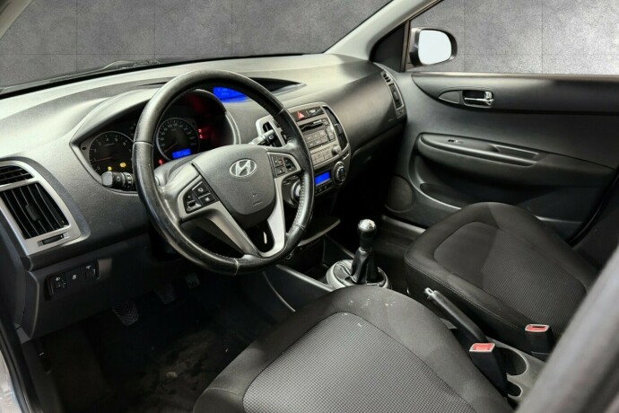 hyundai-i20-bensin-2013-big-16
