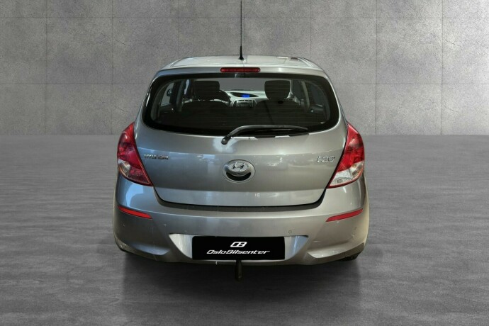 hyundai-i20-bensin-2013-big-4