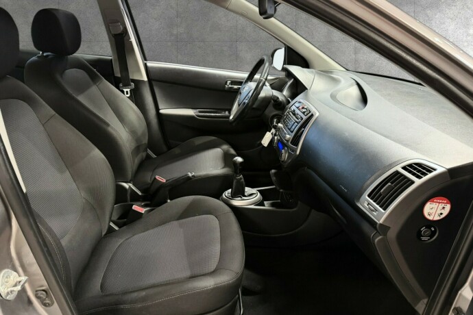 hyundai-i20-bensin-2013-big-14