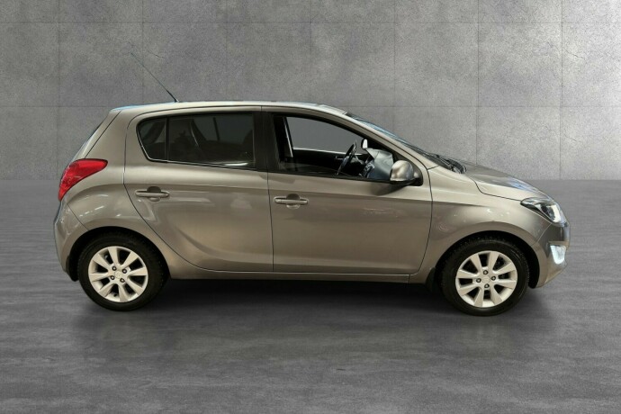 hyundai-i20-bensin-2013-big-6