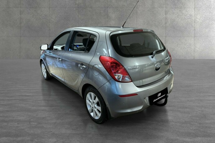 hyundai-i20-bensin-2013-big-3