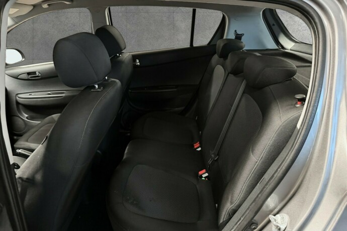 hyundai-i20-bensin-2013-big-10