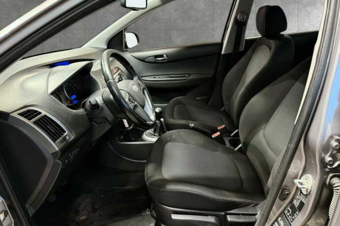 hyundai-i20-bensin-2013-big-15