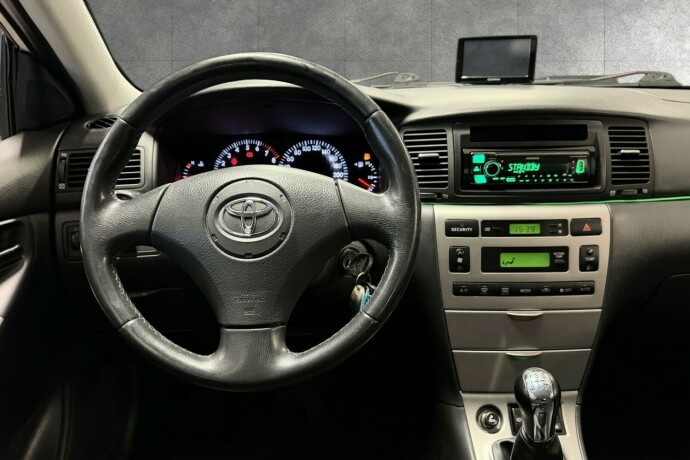 toyota-corolla-bensin-2004-big-19