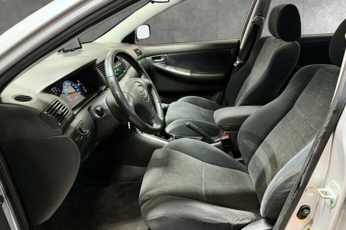 toyota-corolla-bensin-2004-big-15