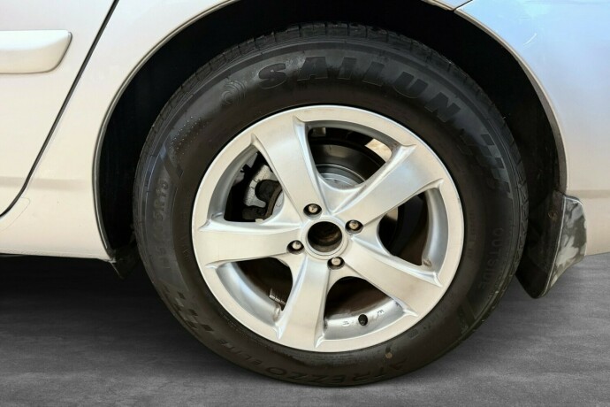 toyota-corolla-bensin-2004-big-9