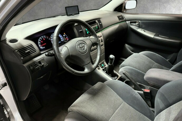 toyota-corolla-bensin-2004-big-14