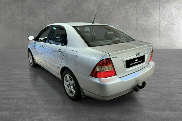 toyota-corolla-bensin-2004-big-3