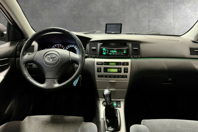 toyota-corolla-bensin-2004-big-18