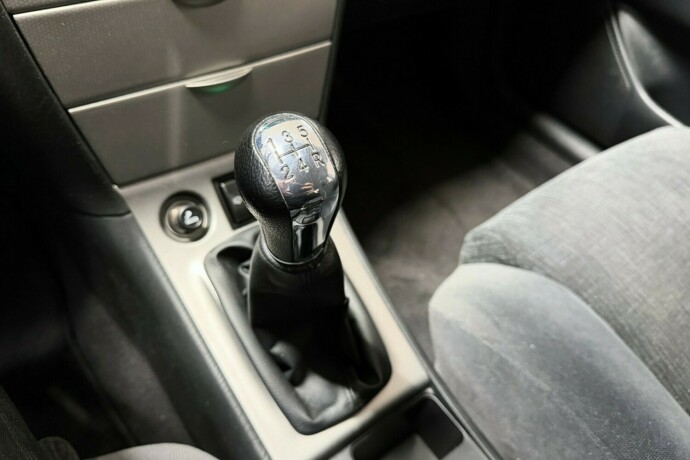 toyota-corolla-bensin-2004-big-23