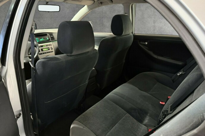 toyota-corolla-bensin-2004-big-10