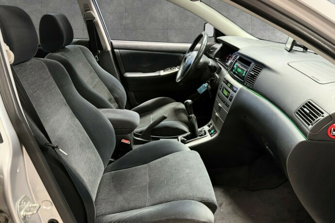 toyota-corolla-bensin-2004-big-17