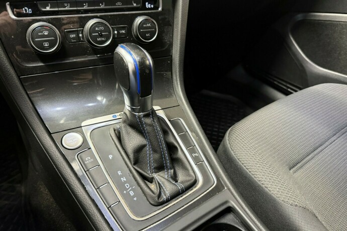 volkswagen-golf-elektrisitet-2019-big-23