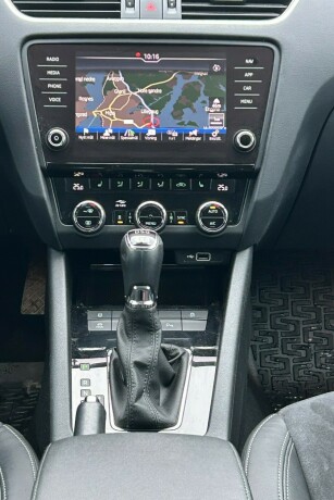 skoda-octavia-scout-diesel-2019-big-14