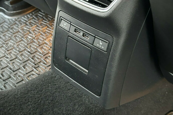 skoda-octavia-scout-diesel-2019-big-17