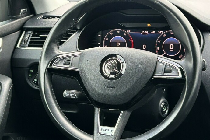 skoda-octavia-scout-diesel-2019-big-11