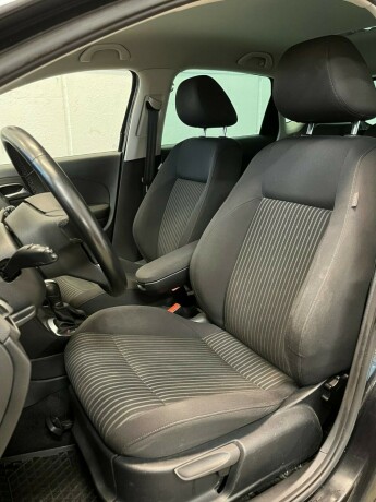 volkswagen-polo-diesel-2011-big-7