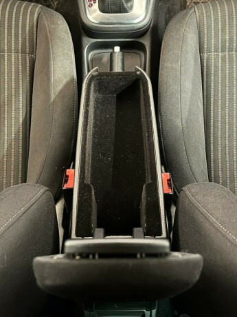 volkswagen-polo-diesel-2011-big-17