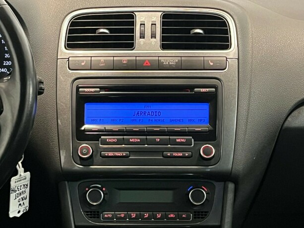 volkswagen-polo-diesel-2011-big-15