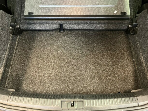 volkswagen-polo-diesel-2011-big-31