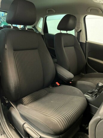 volkswagen-polo-diesel-2011-big-19