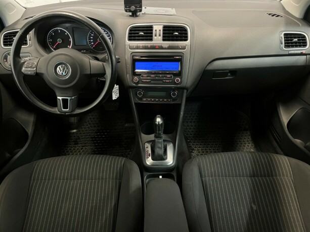 volkswagen-polo-diesel-2011-big-8