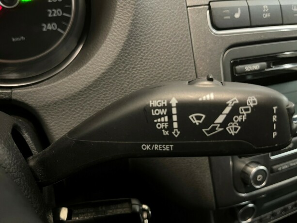 volkswagen-polo-diesel-2011-big-12