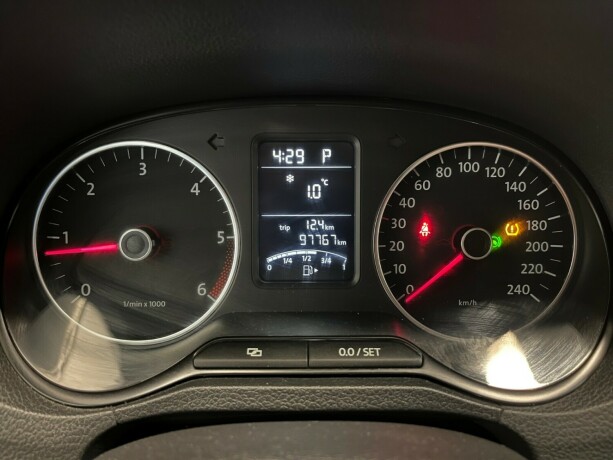 volkswagen-polo-diesel-2011-big-13