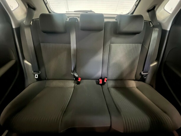 volkswagen-polo-diesel-2011-big-25