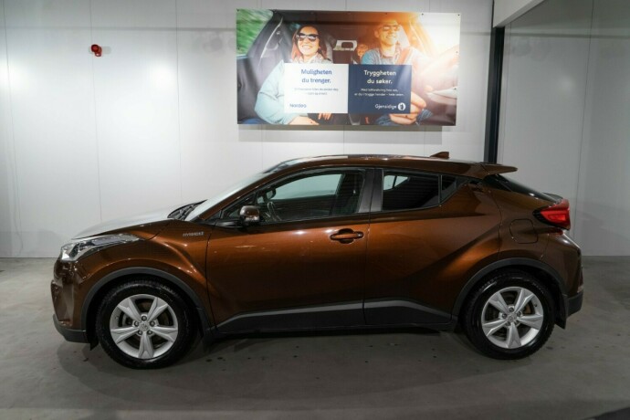 toyota-c-hr-elektrisitetbensin-2018-big-2