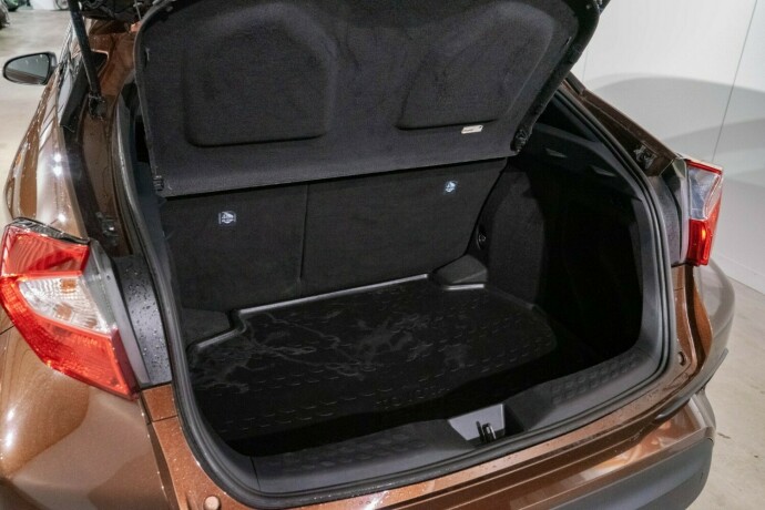 toyota-c-hr-elektrisitetbensin-2018-big-7