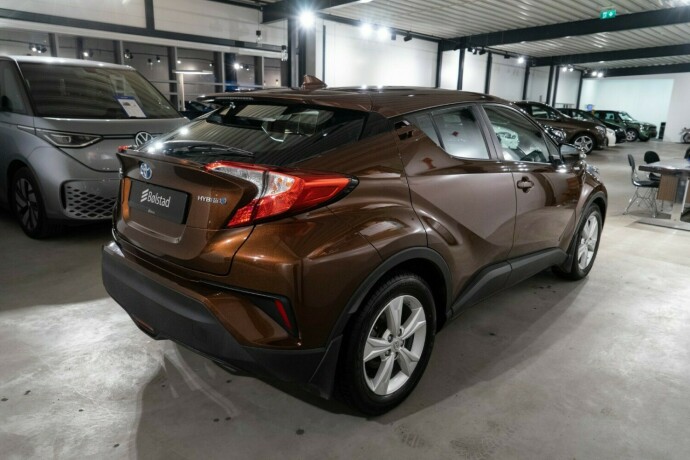 toyota-c-hr-elektrisitetbensin-2018-big-3