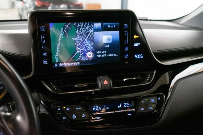 toyota-c-hr-elektrisitetbensin-2018-big-12