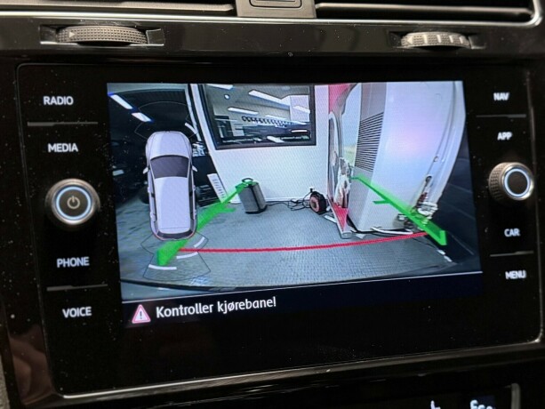 volkswagen-golf-elektrisitetbensin-2018-big-21