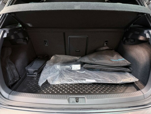 volkswagen-golf-elektrisitetbensin-2018-big-17