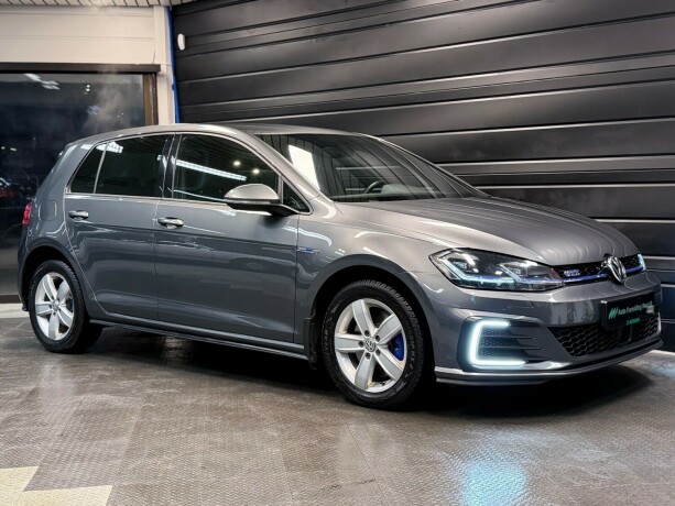 volkswagen-golf-elektrisitetbensin-2018-big-8