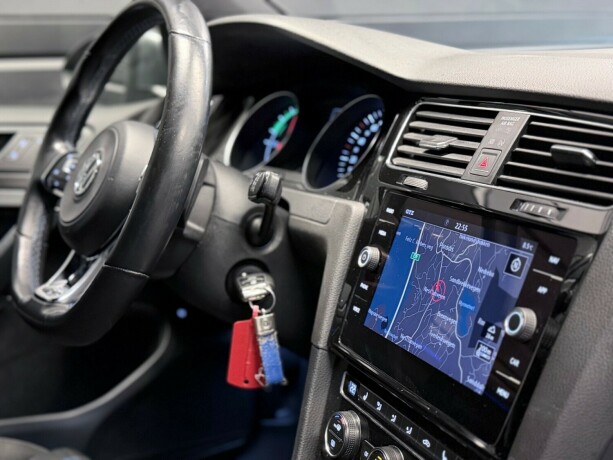 volkswagen-golf-elektrisitetbensin-2018-big-12