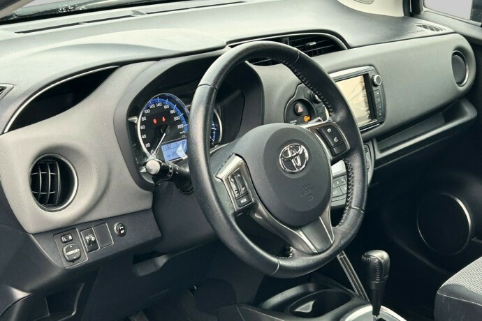 toyota-yaris-elektrisitetbensin-2015-big-8