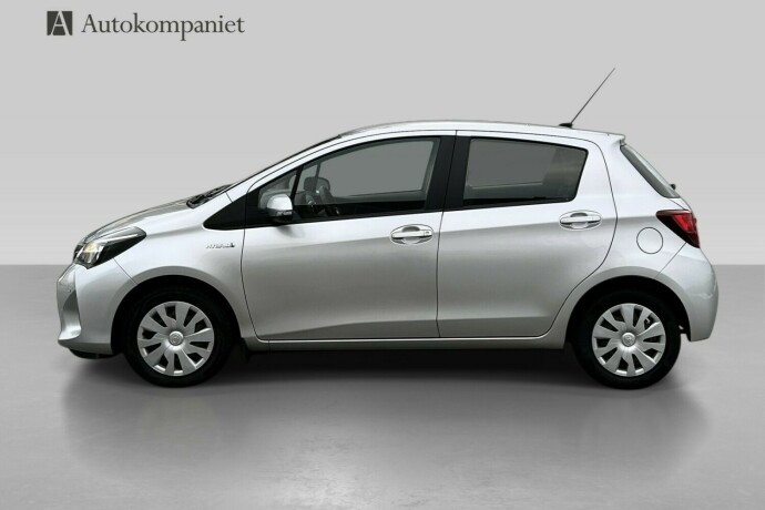 toyota-yaris-elektrisitetbensin-2015-big-3