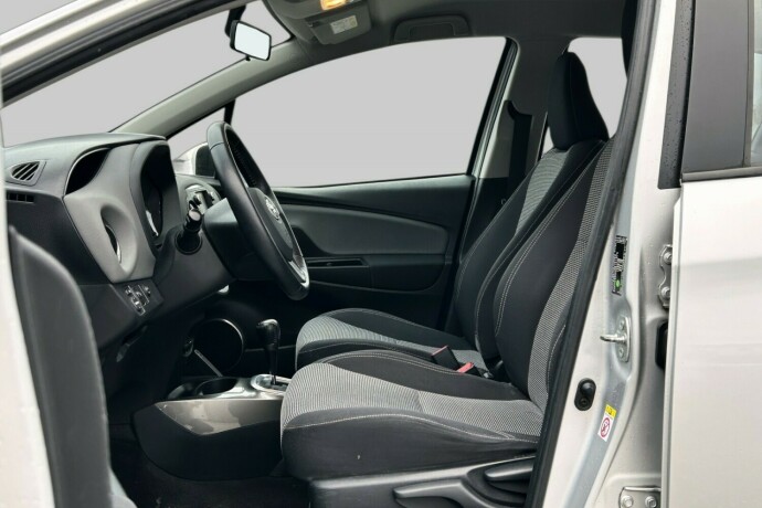 toyota-yaris-elektrisitetbensin-2015-big-7