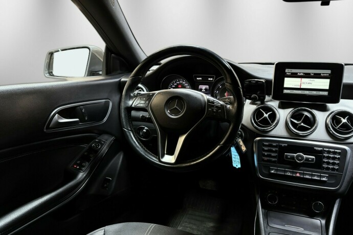 mercedes-benz-cla-bensin-2014-big-18
