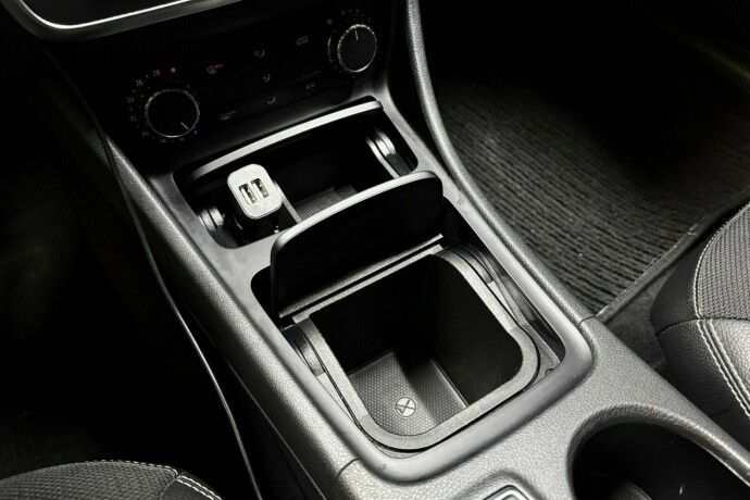 mercedes-benz-cla-bensin-2014-big-29