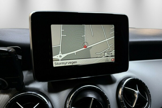 mercedes-benz-cla-bensin-2014-big-24