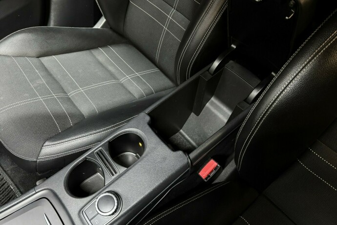 mercedes-benz-cla-bensin-2014-big-31